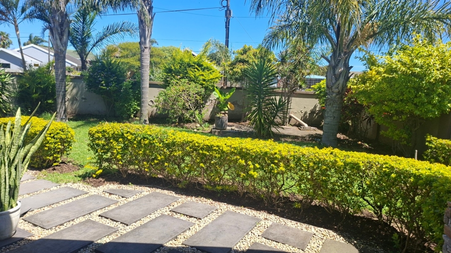 4 Bedroom Property for Sale in Sunrise On Sea Eastern Cape